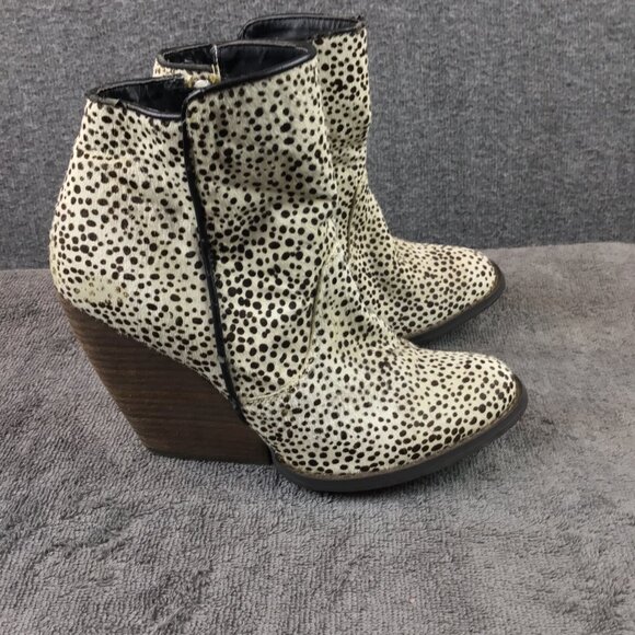Very Volatile Feverdream Chocolate Chip Pony Hair Spotted Booties Sz 6.5 - Picture 1 of 12
